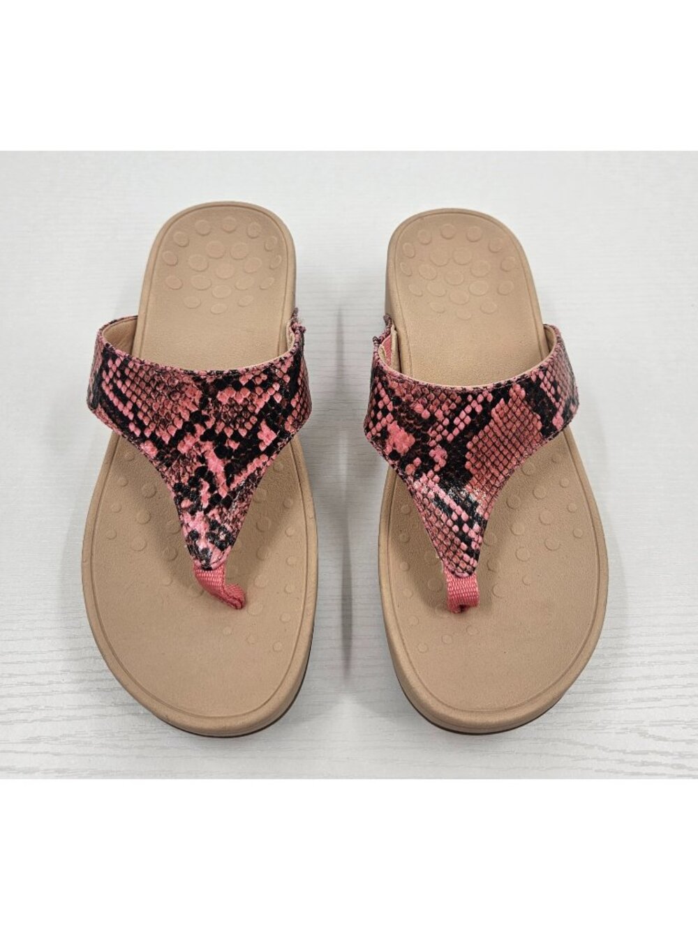 Vionic Naples Women’s Size 7 Pink Snake Print Thong Wedge Sandals Comfort